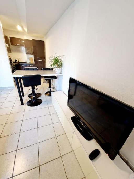Agreable Appartement T2 Centre Ville 瓦朗斯 外观 照片